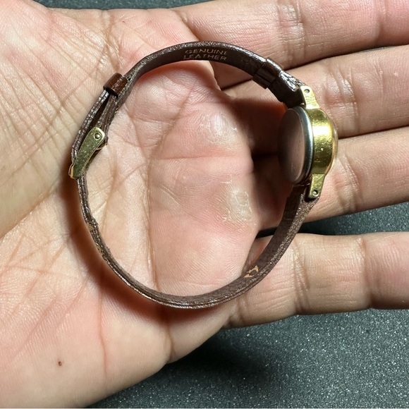 Vintage Timex 17 Jewels Ladies Gold Tone Mechanical Wind Up Watch Parts / Repair - Picture 6 of 9